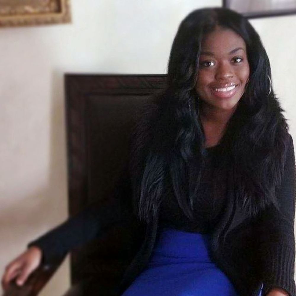 Meet your Posher, Cassandra